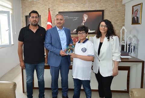 HER YERDE OKUYOR PROJESİNDE İLK KİTAP