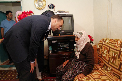 VALİ KALDIRIM, FETHİYE TEYZEYİ ZİYARET ETTİ
