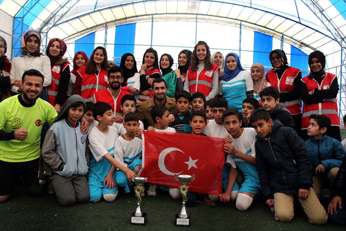SURİYELİ ÇOCUKLAR KIZILAY'LA GÜLDÜ