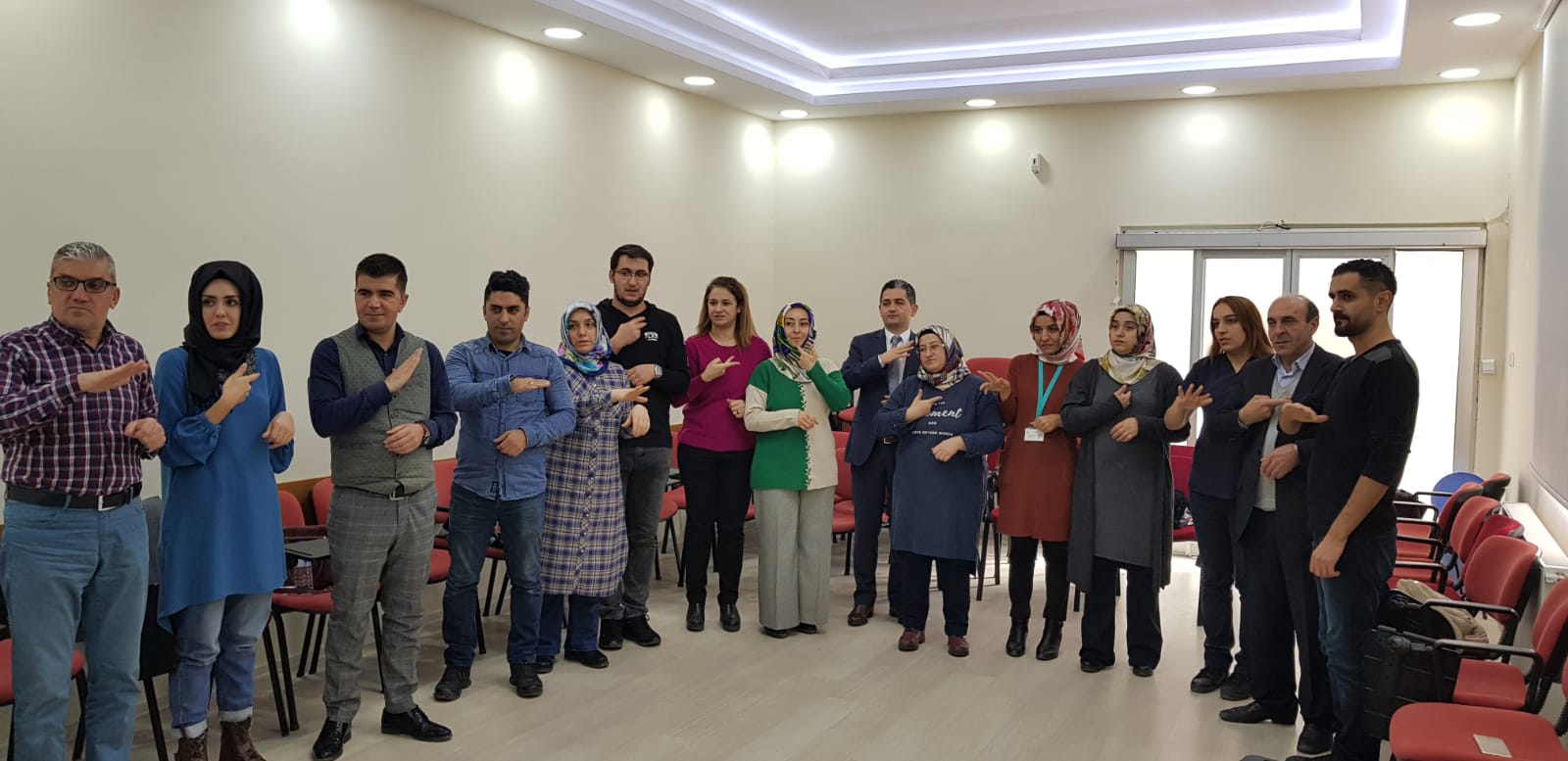 SAĞLIK ÇALIŞANLARINA İŞARET DİLİ EĞİTİMİ