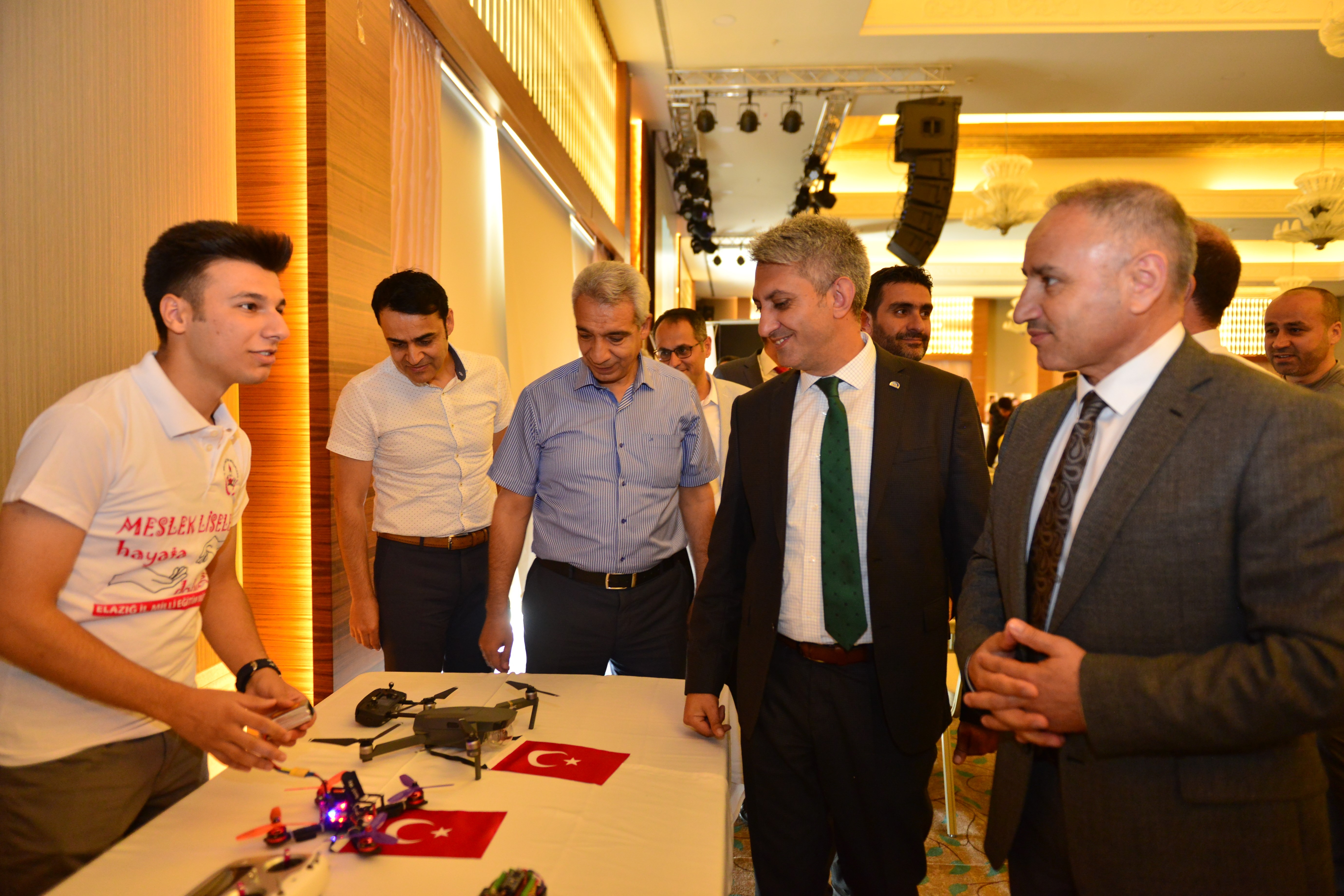 "GELECEĞİM MESLEĞİM"KONFERANSI YAPILDI