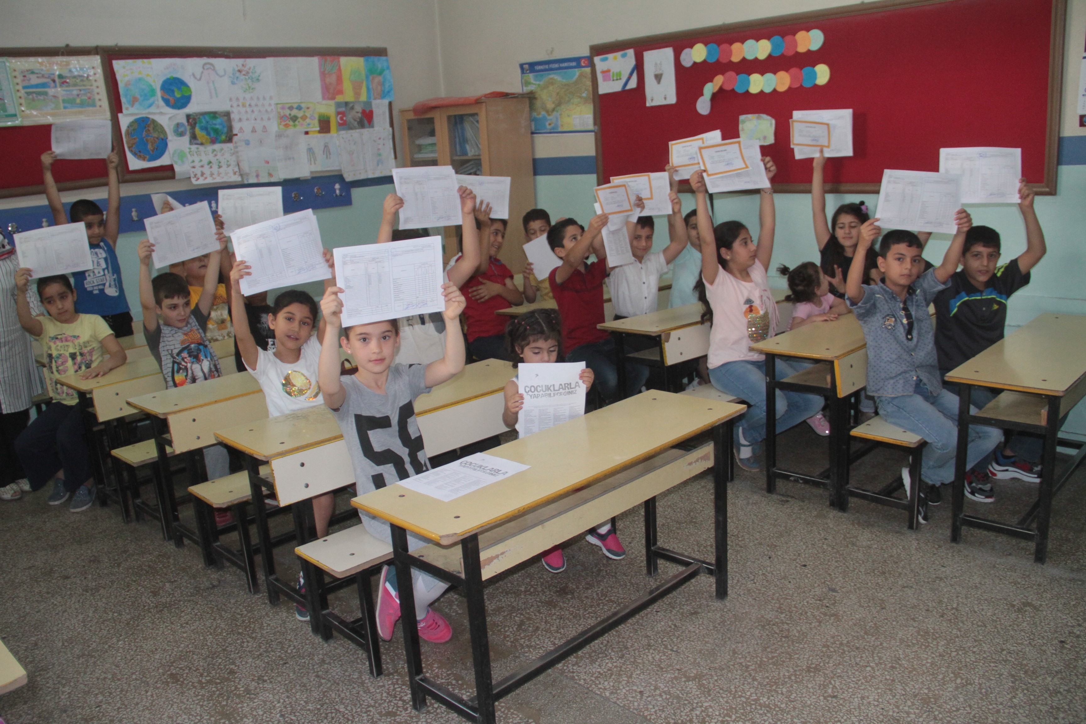 124 BİN ÖĞRENCİ KARNE ALDI