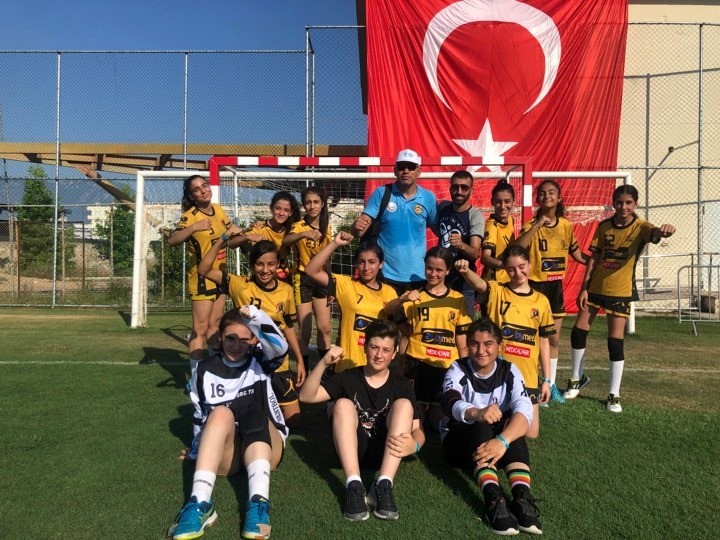 HENTBOLCULAR 2'DE 2 YAPTI