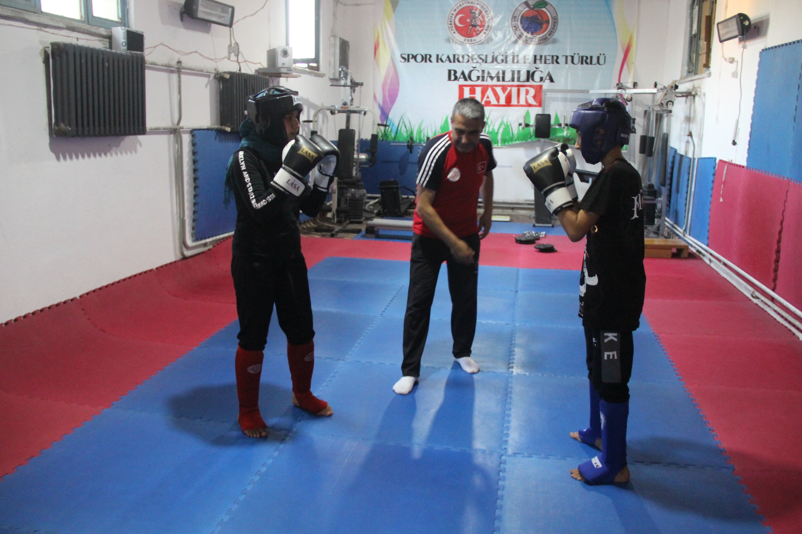 ZÜLEYHA, MUAYTHAİ MİLLİ TAKIMI'NA SEÇİLDİ