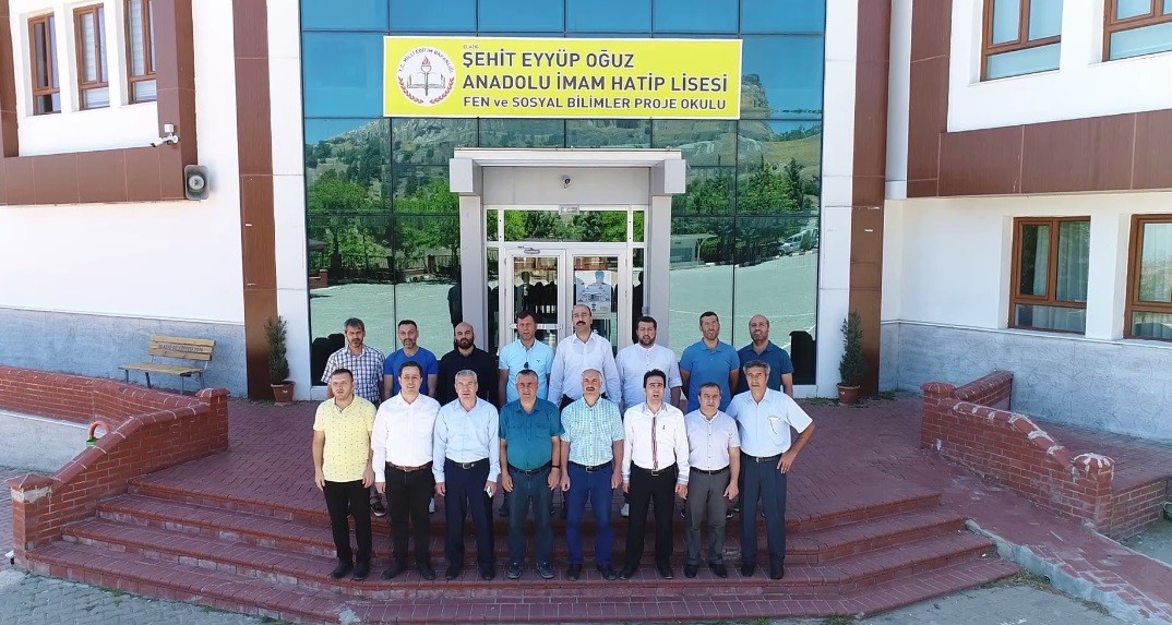 ÖĞRETMENLER ŞEHİTLER İÇİN SÖYLEDİ