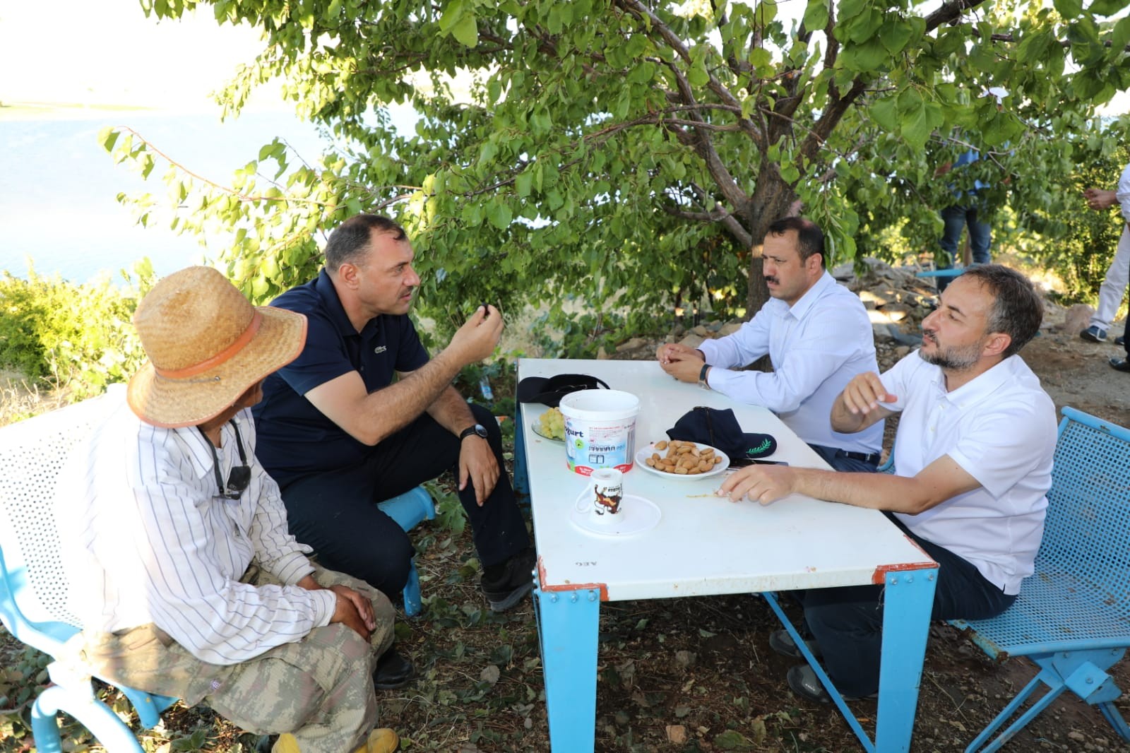 "ROBİNSON CRUSOE"NİN İLK MİSAFİRİ VALİ KALDIRIM OLDU