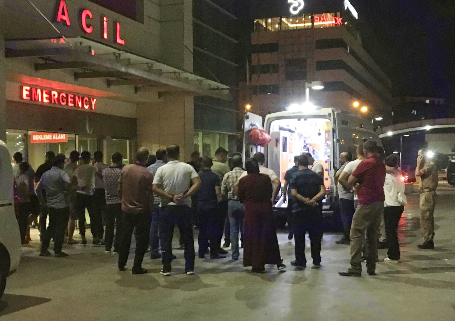 EŞİYLE TARTIŞAN YÜZBAŞI KENDİNİ VURDU
