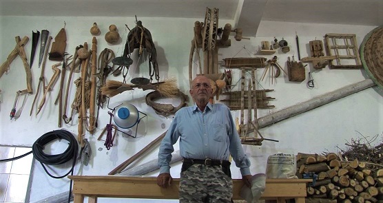 EVİNİN BODRUMUNU MÜZEYE ÇEVİRDİ
