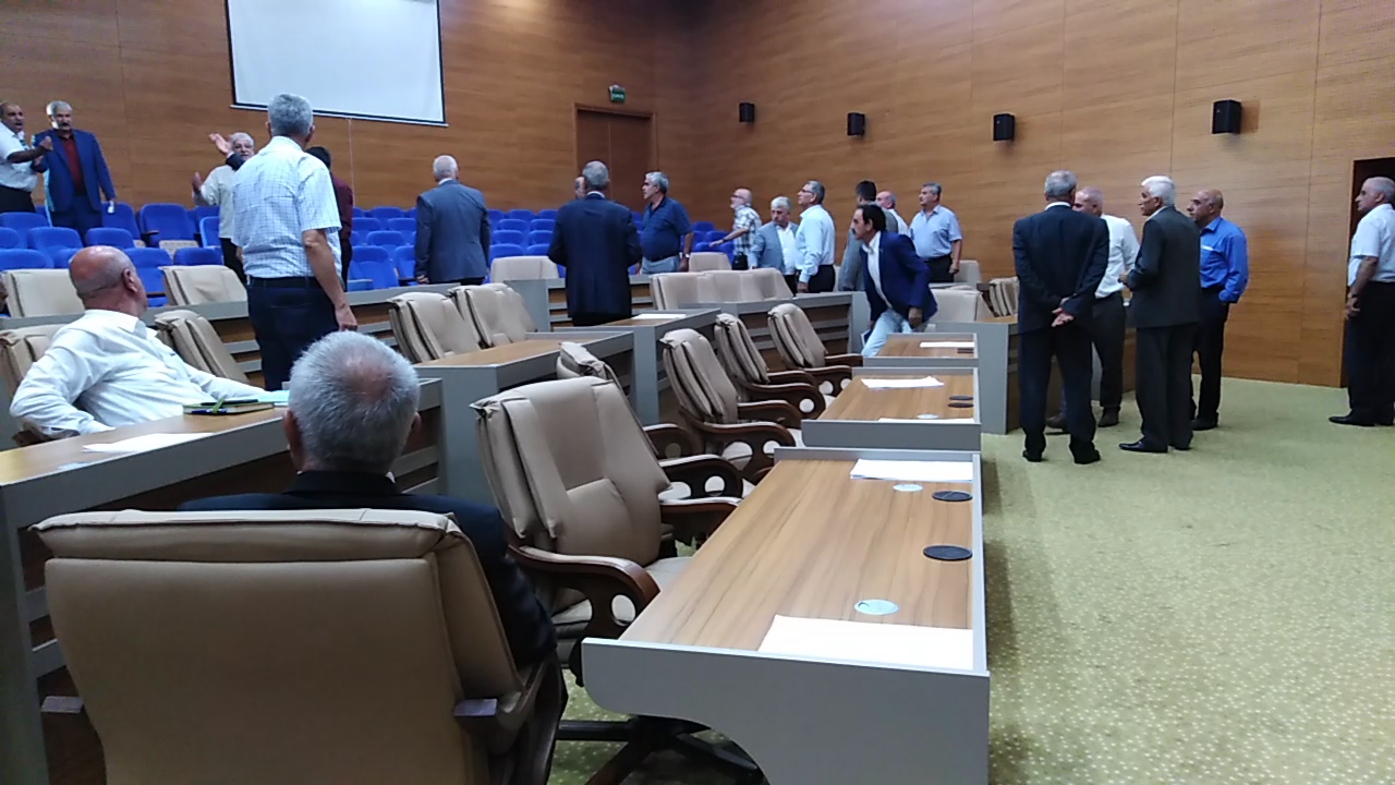 AKP VE MHP MECLİS ÜYELERİ KAVGA ETTİ Elazığın Sesi