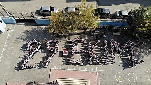 200 ÖĞRENCİDEN '29 EKİM' KOREOGRAFİSİ