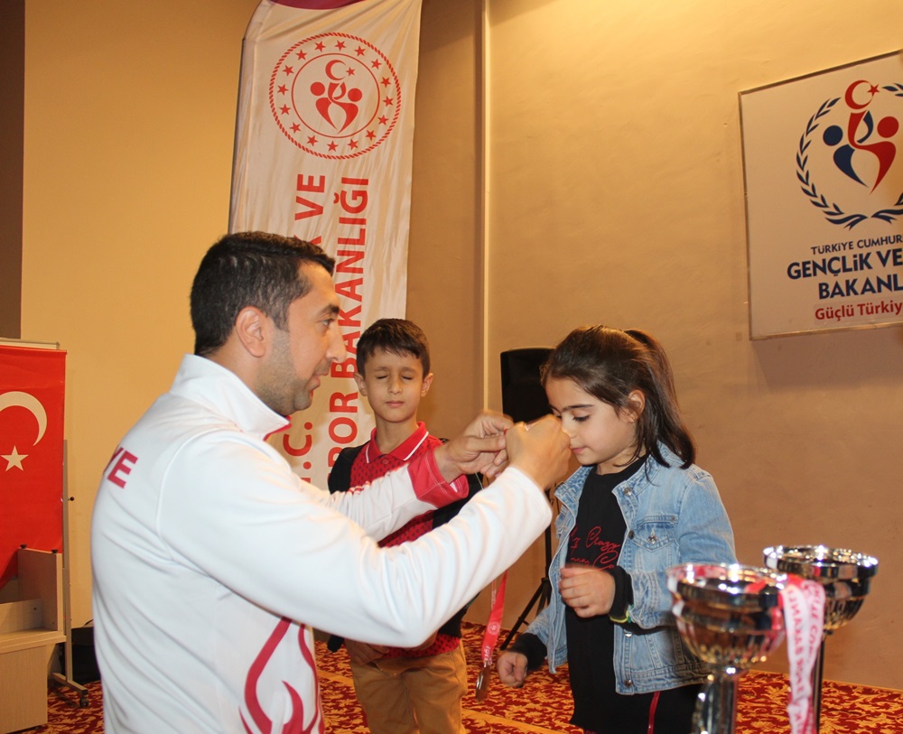 ELAZIĞ'DA SATRANÇ TURNUVASI ÖDÜL TÖRENİ