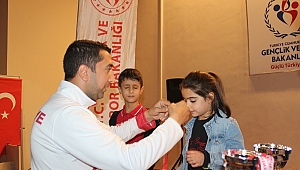  ELAZIĞ'DA SATRANÇ TURNUVASI ÖDÜL TÖRENİ