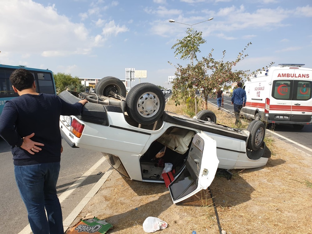 TIR İLE ÇARPIŞAN OTOMOBİL TAKLA ATTI: 3 YARALI