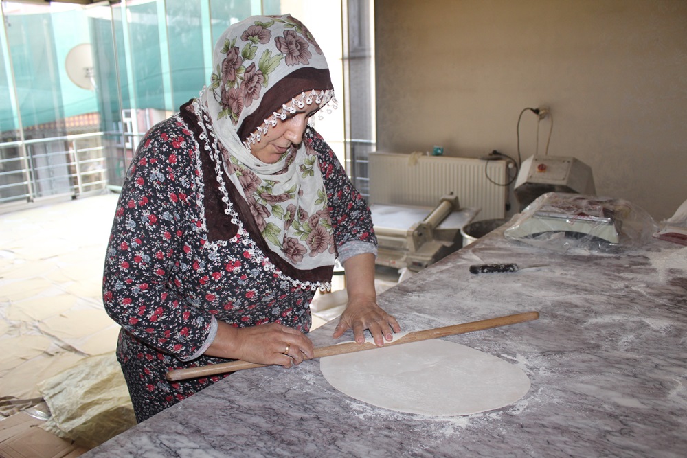 3 ÇOCUK ANNESİ YÖRESEL EKMEK ÜRETİMİYLE, 5 KİŞİYE İSTİHDAM SAĞLADI