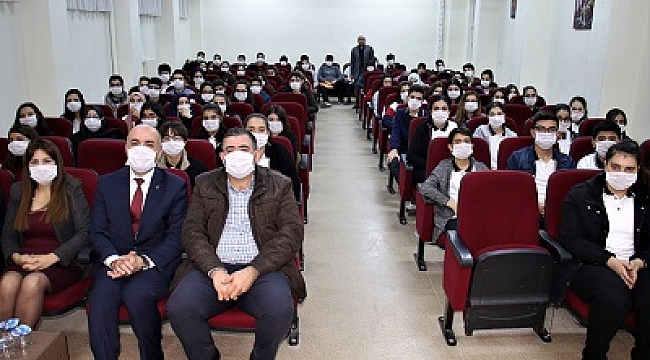 650 ÖĞRENCİ MASKE TAKARAK 'LÖSEMİ'YE DİKKAT ÇEKTİ