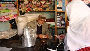 ASIRLIK ÇINAR, 61 YILDIR İŞİNDEN GERİ KALMIYOR