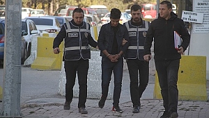 DOLANDIRICI 20 BİN TL'Yİ ALIRKEN SUÇÜSTÜ YAKALANDI