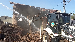 ELAZIĞ'DA 20 METRUK YAPI YIKILDI