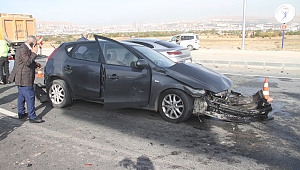  ELAZIĞ'DA AMBULANS İLE OTOMOBİL ÇARPIŞTI: 1'İ AĞIR 7 YARALI