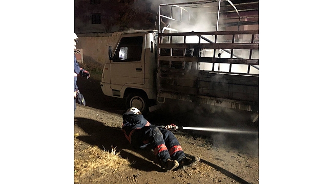 ELAZIĞ'DA KAMYONET YANGINI