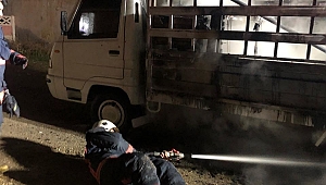 ELAZIĞ'DA KAMYONET YANGINI