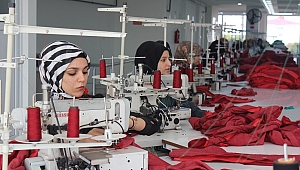 İLÇEDE KURULAN TEKSTİL ATÖLYESİ KADINLARA İŞ KAPISI OLDU