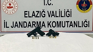  JANDARMA 2 ŞAHSI, RUHSATSIZ TABANCALARI SAKLARKEN YAKALADI