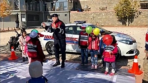 JANDARMADAN ÇOCUKLARA TRAFİK EĞİTİMİ