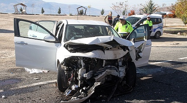 TRAFİK KAZASINDA 4 KİŞİ YARALANDI