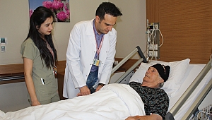 85 YAŞINDAKİ HASTA KAPALI AMELİYAT YÖNTEMİ İLE SAĞLIĞINA KAVUŞTU
