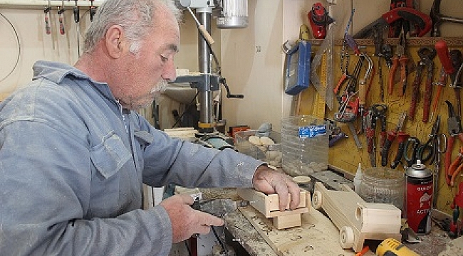 AHŞAP OYUNCAKLAR TERAPİSİ OLDU