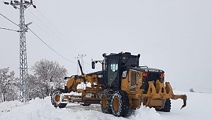 DEVRİLEN DİREKLER KALDIRILDI, KÖYE 5 GÜN SONRA ELEKTRİK VERİLDİ