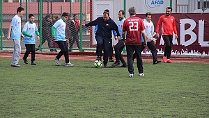 ELAZIĞ PROTOKOLÜ, ÖZEL BİREYLERLE FUTBOL OYNADI