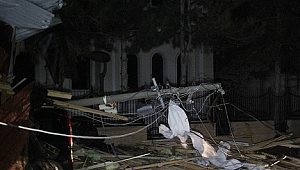 FIRTINA ÇATI UÇURDU, DİREK DEVİRDİ