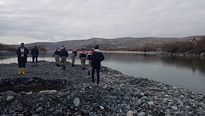 HABER ALINAMAYAN BALIKÇININ NEHİR KENARINDA EŞYALARI BULUNDU