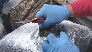 KAMYONET KABİNİNDE 18 KİLO 600 GRAM ESRAR ELE GEÇİRİLDİ