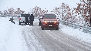 KAR YAĞIŞI 62 KÖYÜN YOLUNU KAPATTI