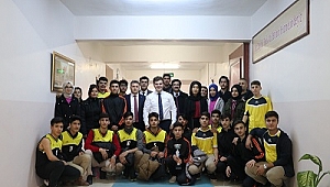 KAYMAKAMDAN BAŞARILI ÖĞRENCİLERE ÖDÜL