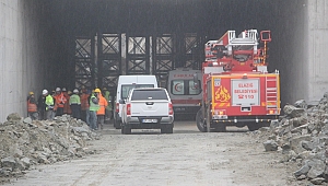 KÖPRÜ VE VİYADÜK ÇALIŞMASINDA VİNÇ DEVRİLDİ:1 ÖLÜ