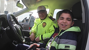 POLİSLERDEN ÖZEL ÇOCUKLARLA ANLAMLI ETKİNLİK