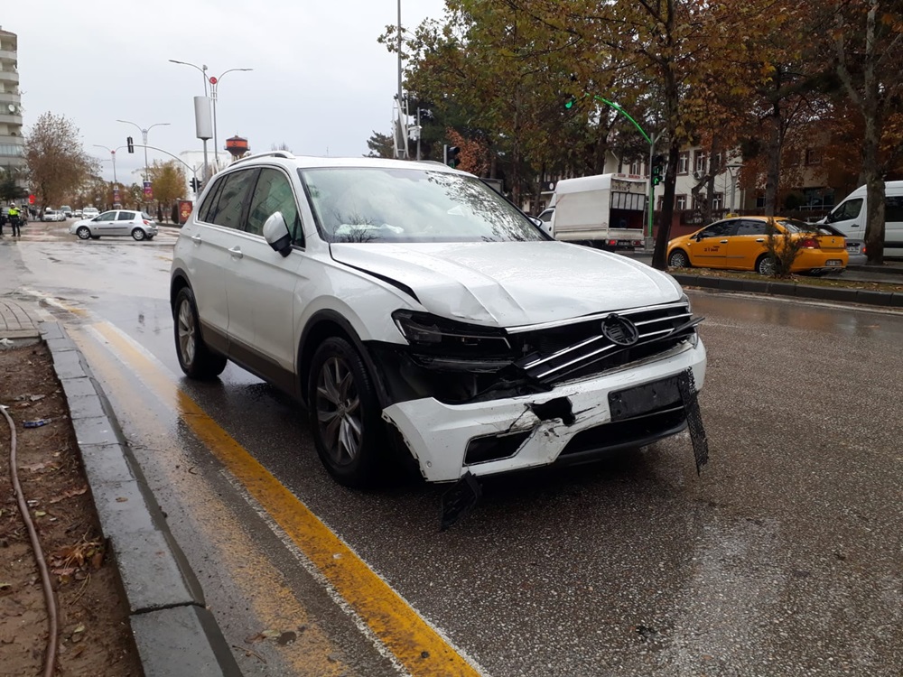 TRAFİK KAZASI: 2 YARALI