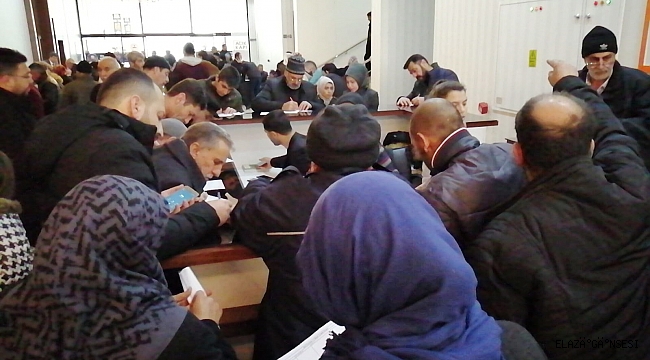 DEPREMDE EVLERİ HASAR GÖRENLER AÇIKKAPI'YA BAŞVURUYOR