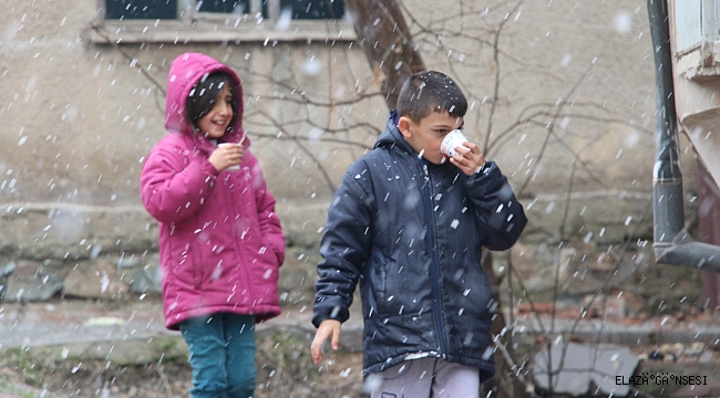 DEPREMİN MERKEZİNDE KAR YAĞIŞI BAŞLADI