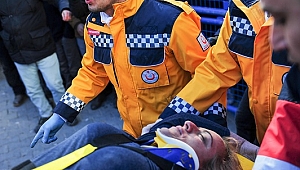 ENKAZDAN BİR KADIN SAĞ ÇIKARILDI