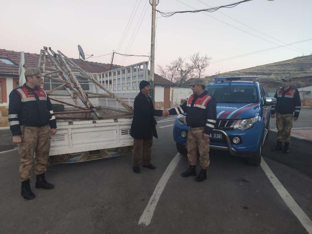 EVİ İÇİN ALDIĞI DEMİR ÇATI MAKASI ÇALINDI, ŞÜPHELİYİ JASAT YAKALADI