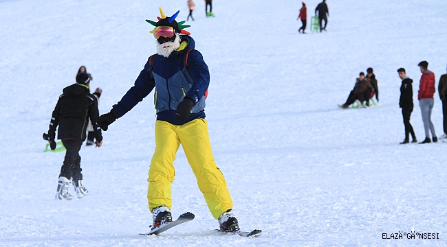 KAR ÖZLEMİ, KAYAK MERKEZİNİ TATİLCİLERLE DOLDURDU