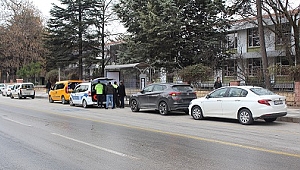 ZİNCİRLEME KAZA 5 ARAÇ HASAR GÖRDÜ