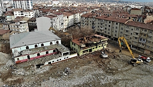 DEPREMDE HASAR GÖREN MİNARE BÖYLE YIKILDI