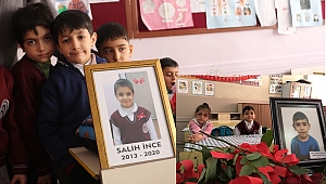 DEPREMDE HAYATINI KAYBEDEN 2 ÖĞRENCİ SINIFLARINDA ANILDI