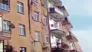  HASARLI BİNA ÇÖKTÜ